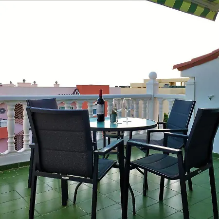 Acogedor Y Luminoso Piso Con Balcon アロナ